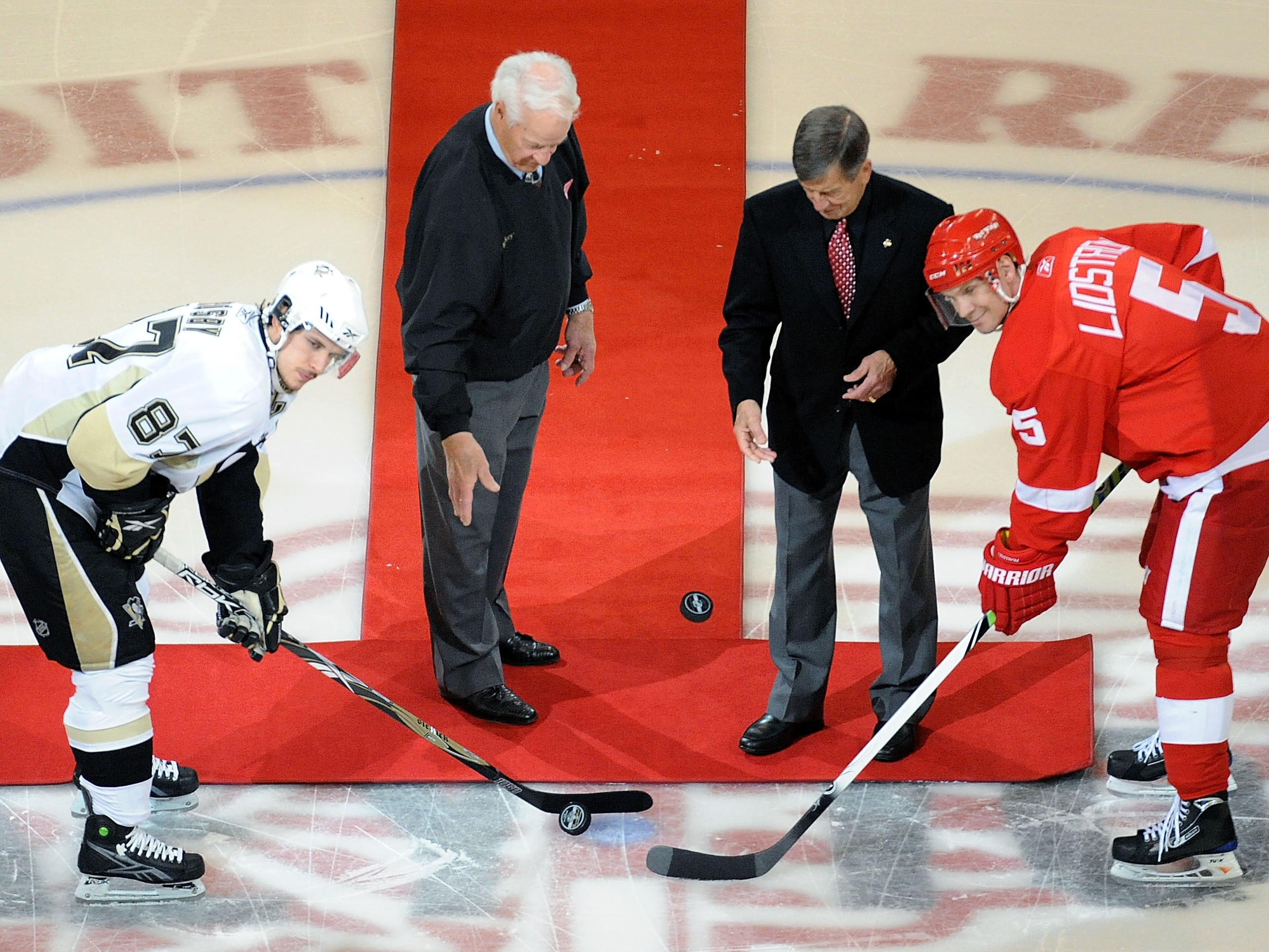Gordie Howe, Legend Known As 'Mr. Hockey,' Dies At 88