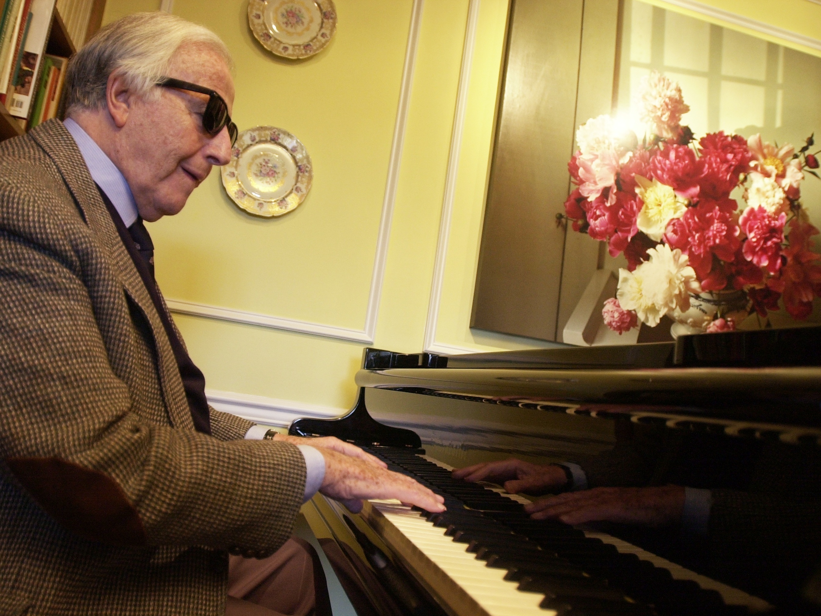 George Shearing's Holiday Set On Piano Jazz