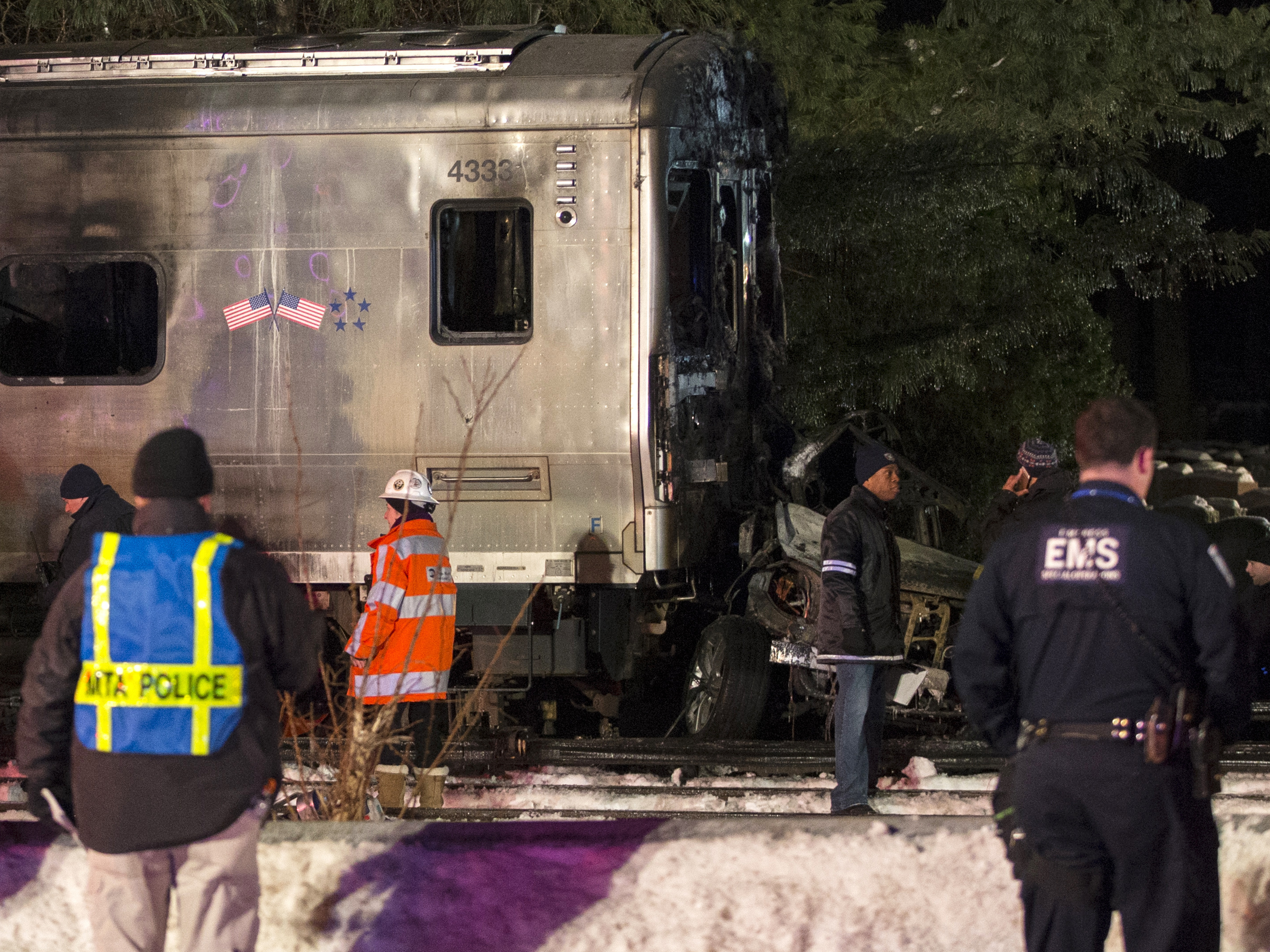 6 killed when N.Y. commuter train hits SUV