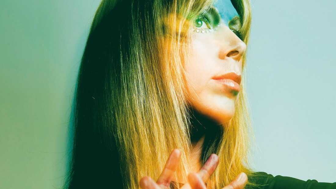 Songs We Love: Jane Weaver, 'I Need A Connection'
