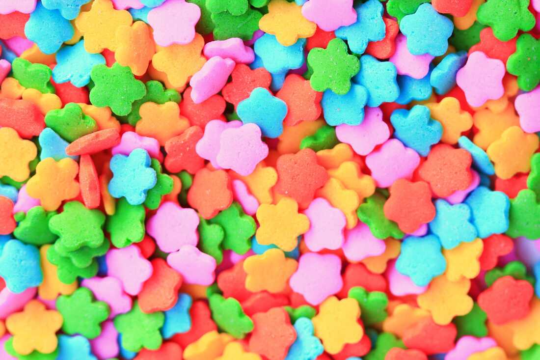 Decorations made of sugar.
