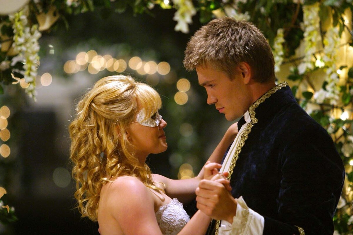 Hilary Duff and Chad Michael Murray in Warner Bros. Pictures' romantic comedy, A Cinderella Story.