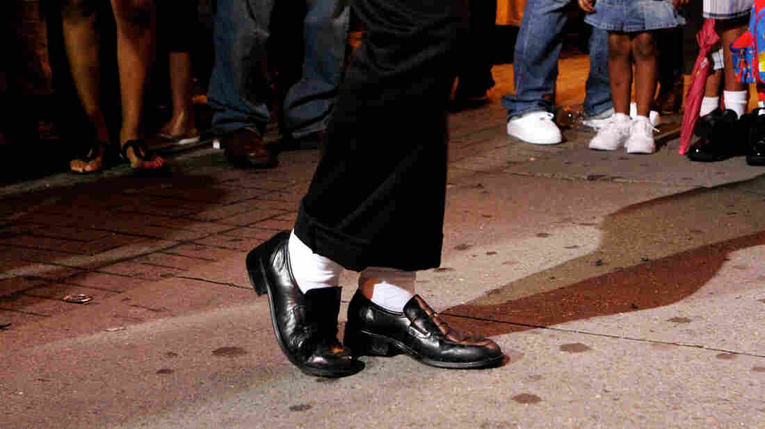 In this episode, we learn how to do the moonwalk.