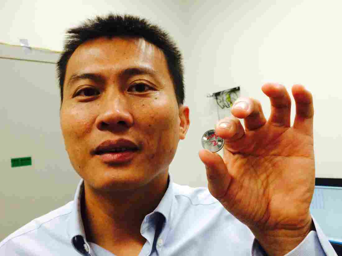 Stanford scientist Yi Cui in his lab.