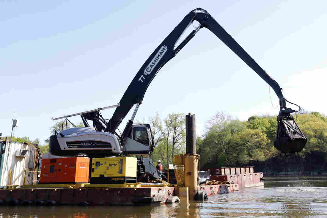 Crews perform dredging work along the upper Hudson River in Waterford, N.Y. General Electric's cleanup of PCBs discharged into the river decades ago will end this year.