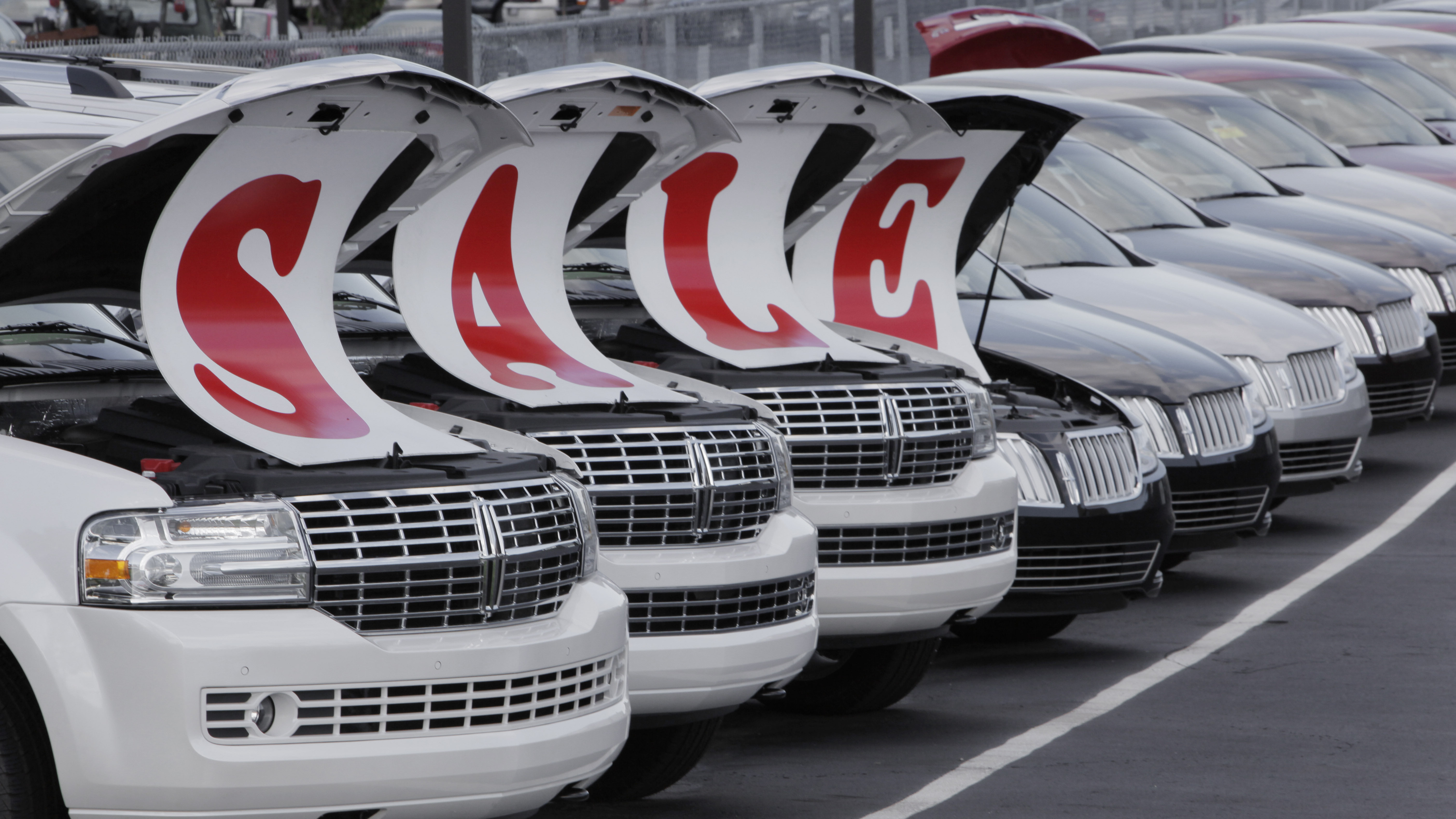 Lincoln Mercury vehicles at a dealership lot in Sterling Heights, Mich.