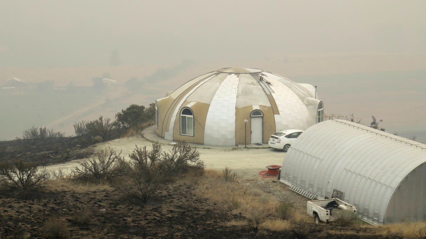homeowners in washington wildfire