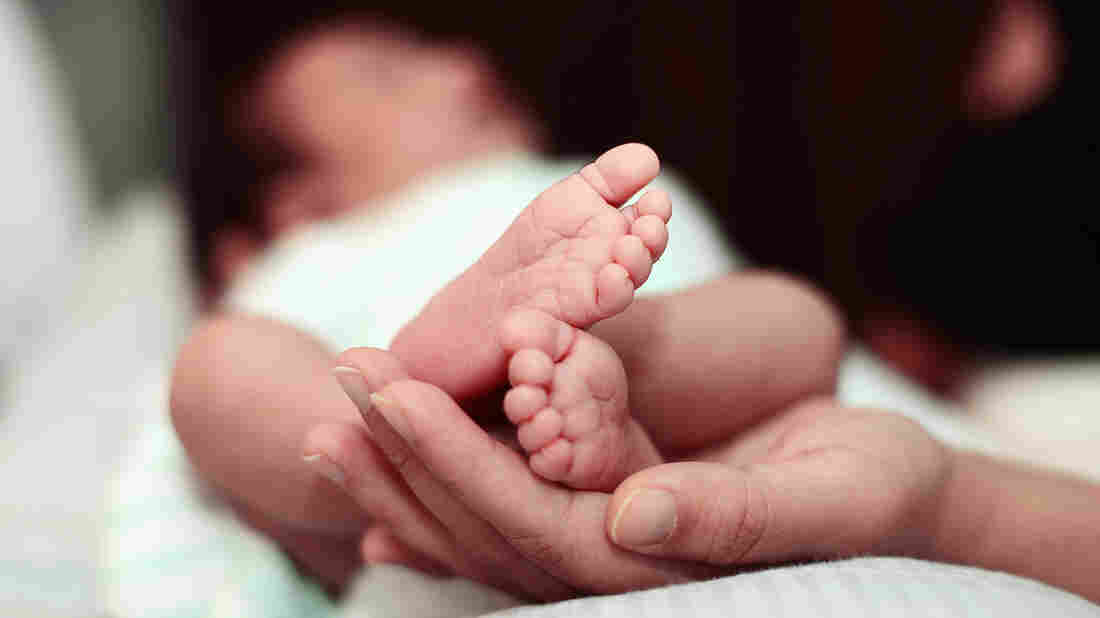 Only about a third of U.S. hospitals offer women breast-feeding help after they leave the hospital, according to report released Tuesday by the Centers for Disease Control and Prevention.