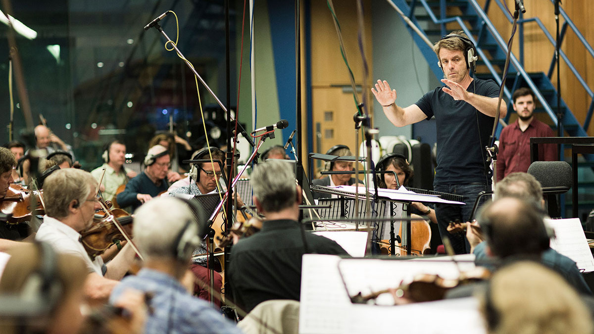 Harry Gregson-Williams leads musicians at a scoring session for <em>The Martian</em>. (Benjamin Ealovega)