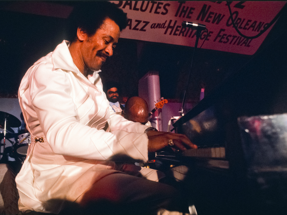 Allen Toussaint on stage at the 1977 New Orleans Jazz Festival.