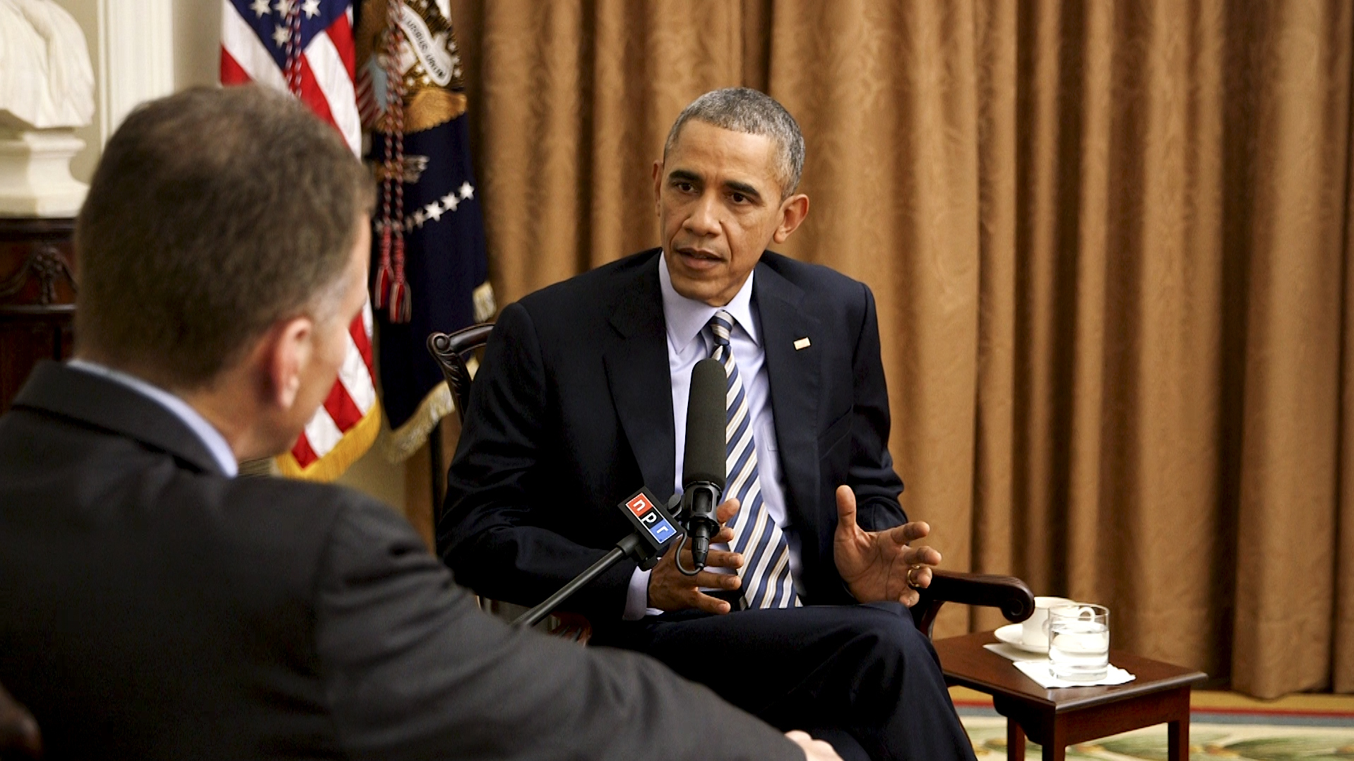 NPR's Steve Inskeep interviews President Obama at the White House. (Claire O'Neill/NPR)