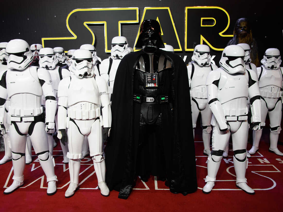 Star Wars' trailer: 7 reasons Darth Vader could be alive