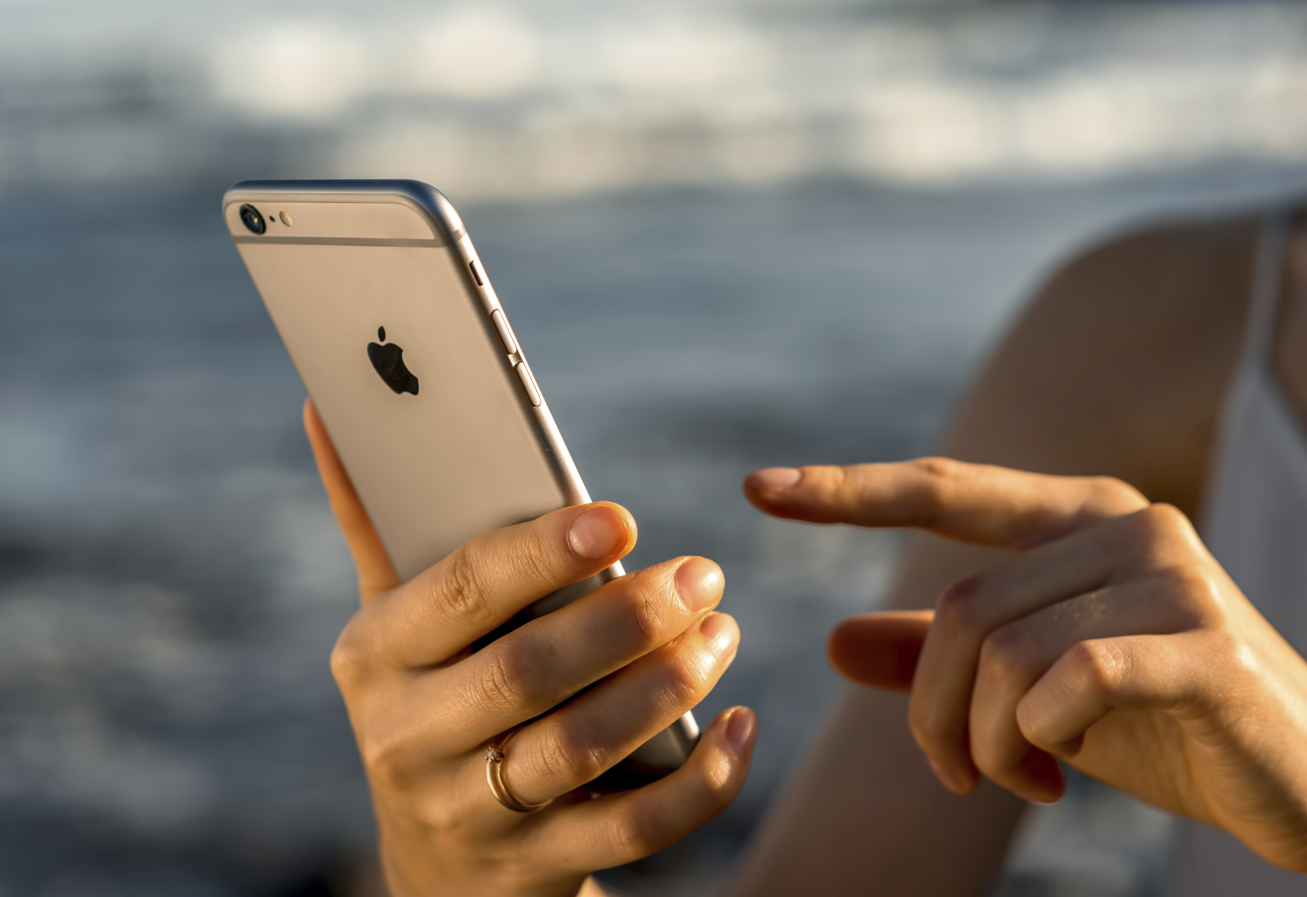 A U.S. magistrate judge has ordered Apple to help the FBI break into an iPhone used by one of the two shooters in the San Bernardino attack in December. (iStockphoto)