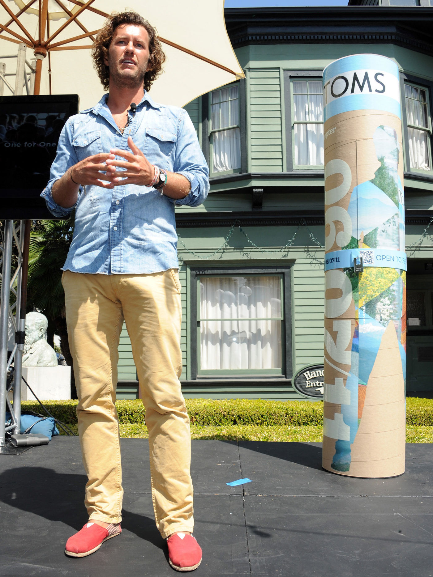 Toms Shoes Is A Hit At The Oscars But Does Its Shoe Giveaway To Poor