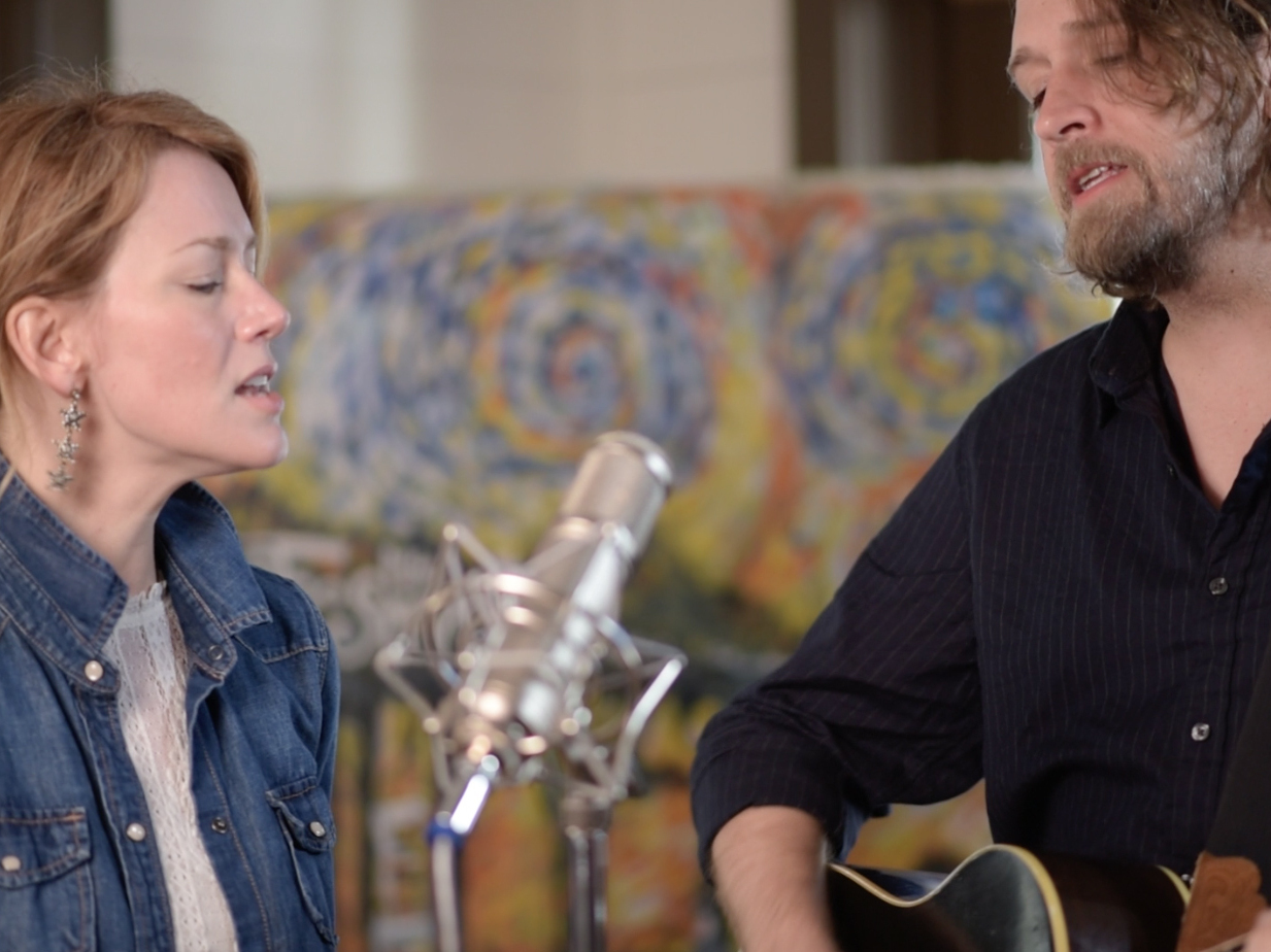 Hayes Carll and Allison Moorer perform live for Folk Alley.