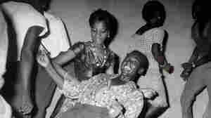 Regardez Moi, 1962. Malick Sidibe loved photographing people caught up in a dance, from a Congolese rumba to the Twist.