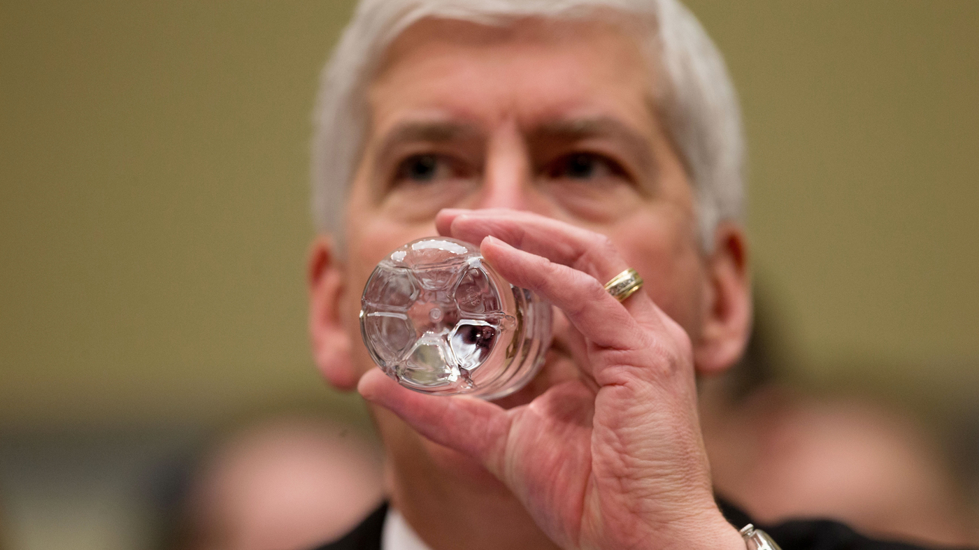 Michigan Gov. Rick Snyder Vows To Drink Flint Water For A Month The(01)