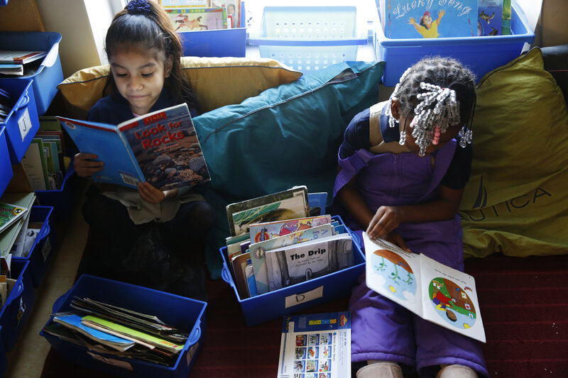 Reading History in Childrens Books