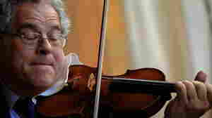 Israeli-American violinist Itzhak Perlman playing in New York in 2009.