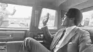 O.J. Simpson returns to Rich Stadium for his induction into the Buffalo Bills Wall of Fame in 1980.