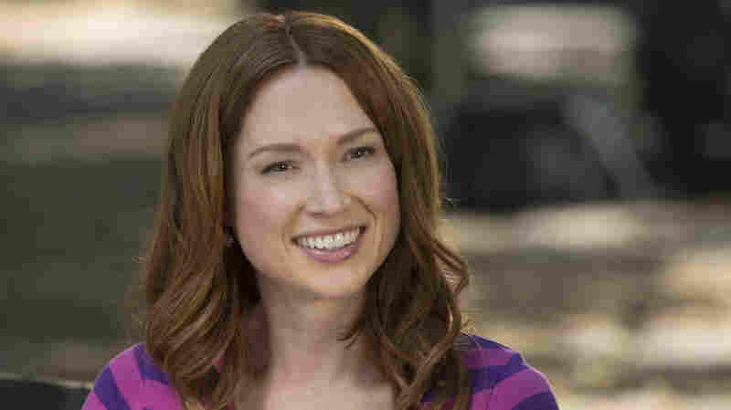 Ellie Kemper plays a woman who was abducted and forced to spend 15 years living in an underground bunker before being rescued in the Netflix series Unbreakable Kimmy Schmidt. Kemper is also known for her role as Erin, the cheerful receptionist on the NBC series The Office.