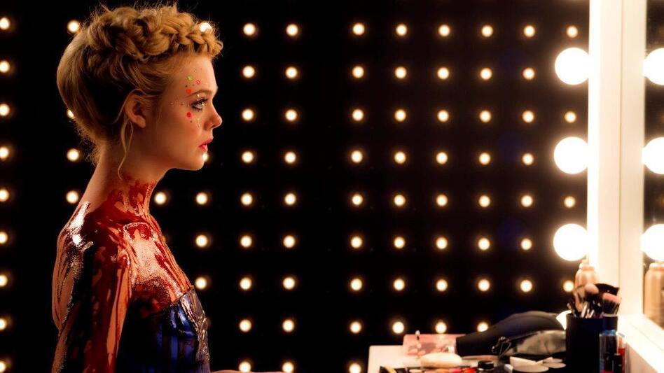 Jesse (Elle Fanning) in <em>The Neon Demon</em> (Broad Green Pictures & Amazon Studios)