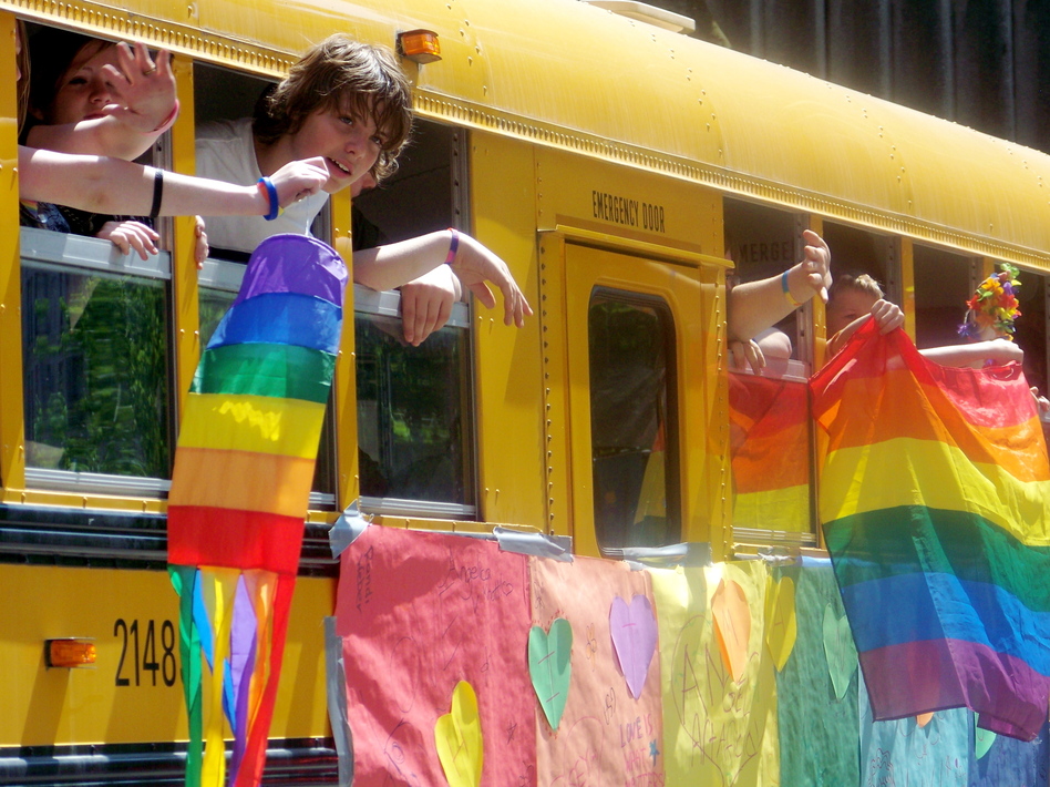 Gay-straight alliance school bus at Seattle Pride, 2008. (Flickr user jglsongs/Flickr Creative Commons)
