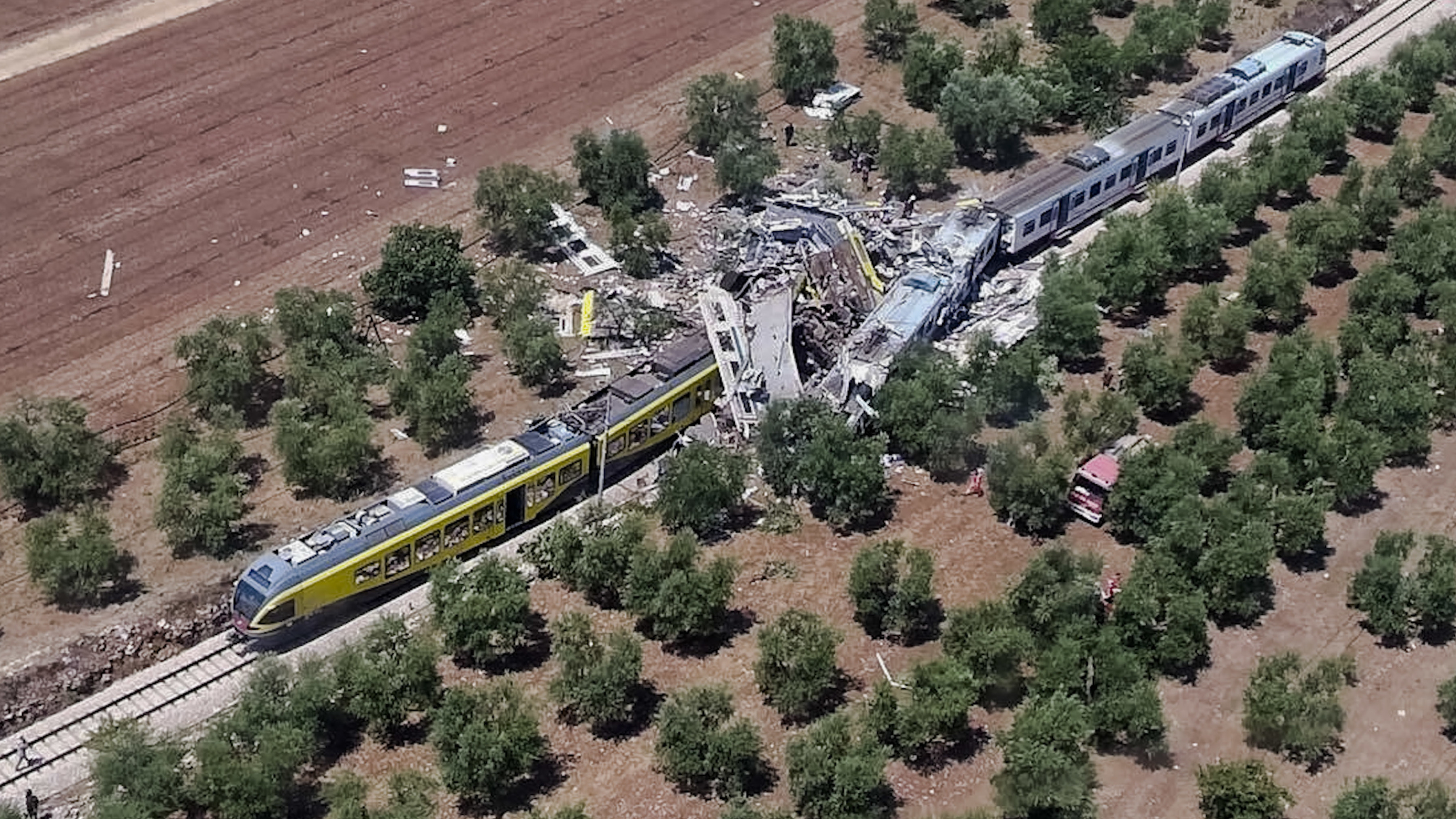 At least 20 reported dead after head-on collision of 2 trains in Italy
