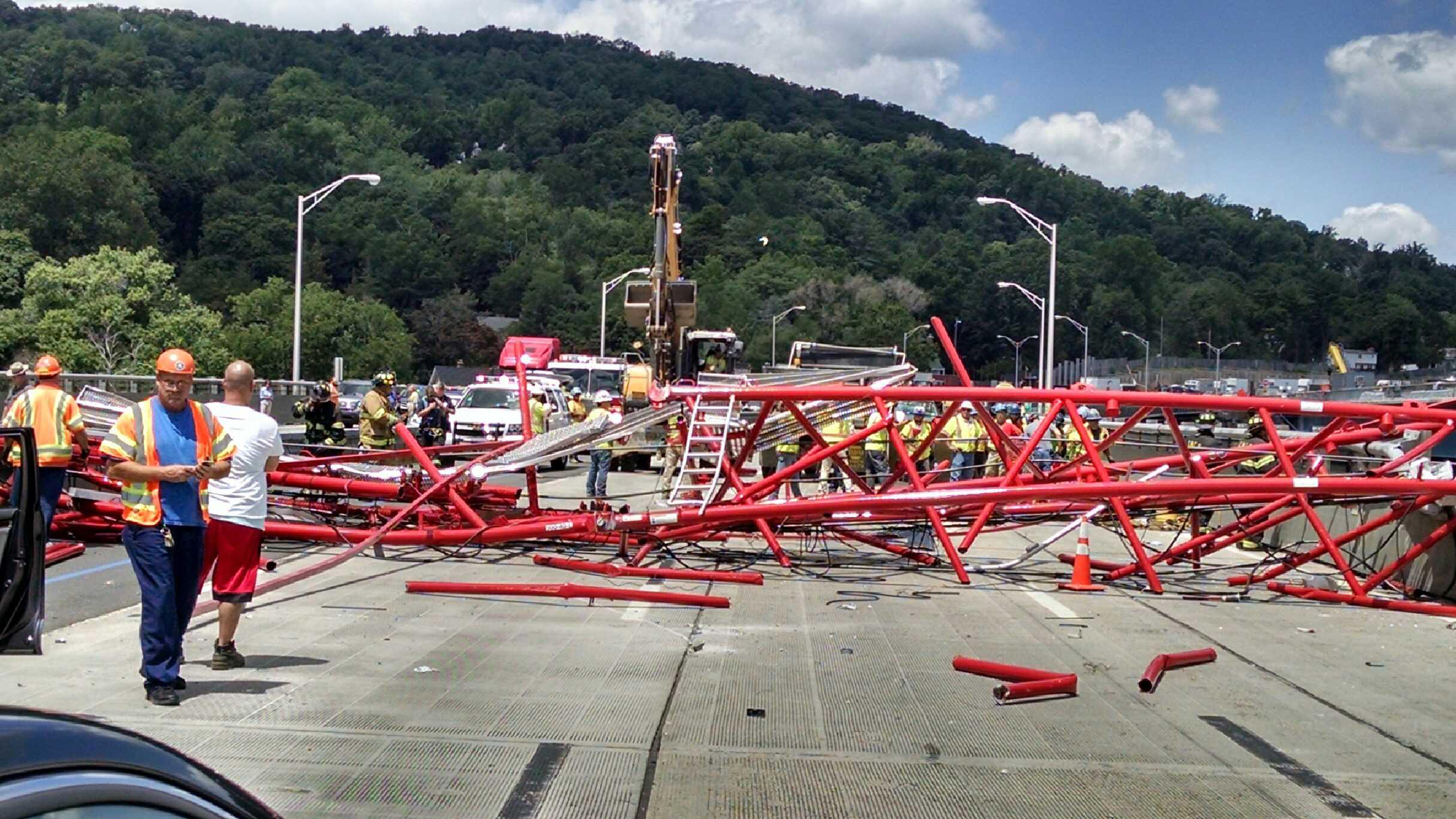 Crane Collapses On Tappan Zee Bridge In New York, Injuring 5 NCPR News
