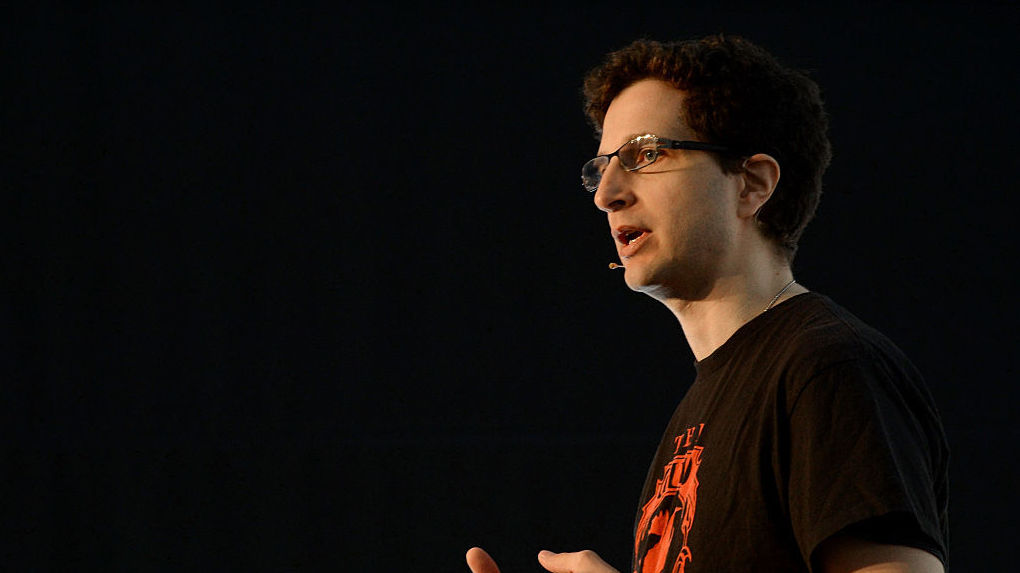 Prominent cybersecurity leader favors Clinton, despite email debacle