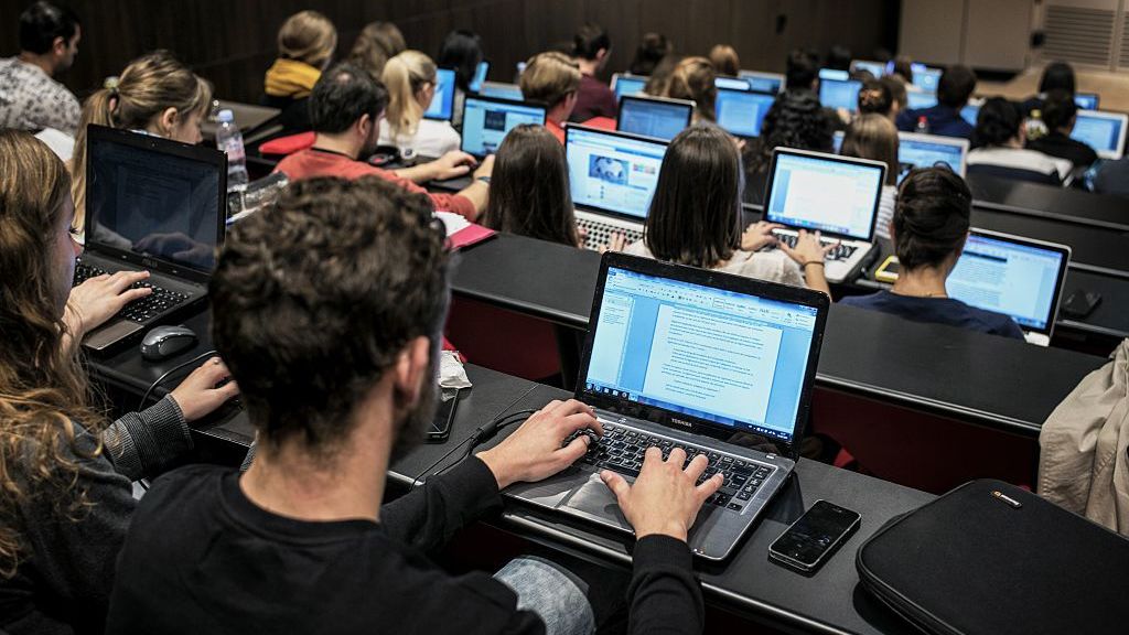 Should Teachers Ask Students To Check Their Devices At The Classroom Door?