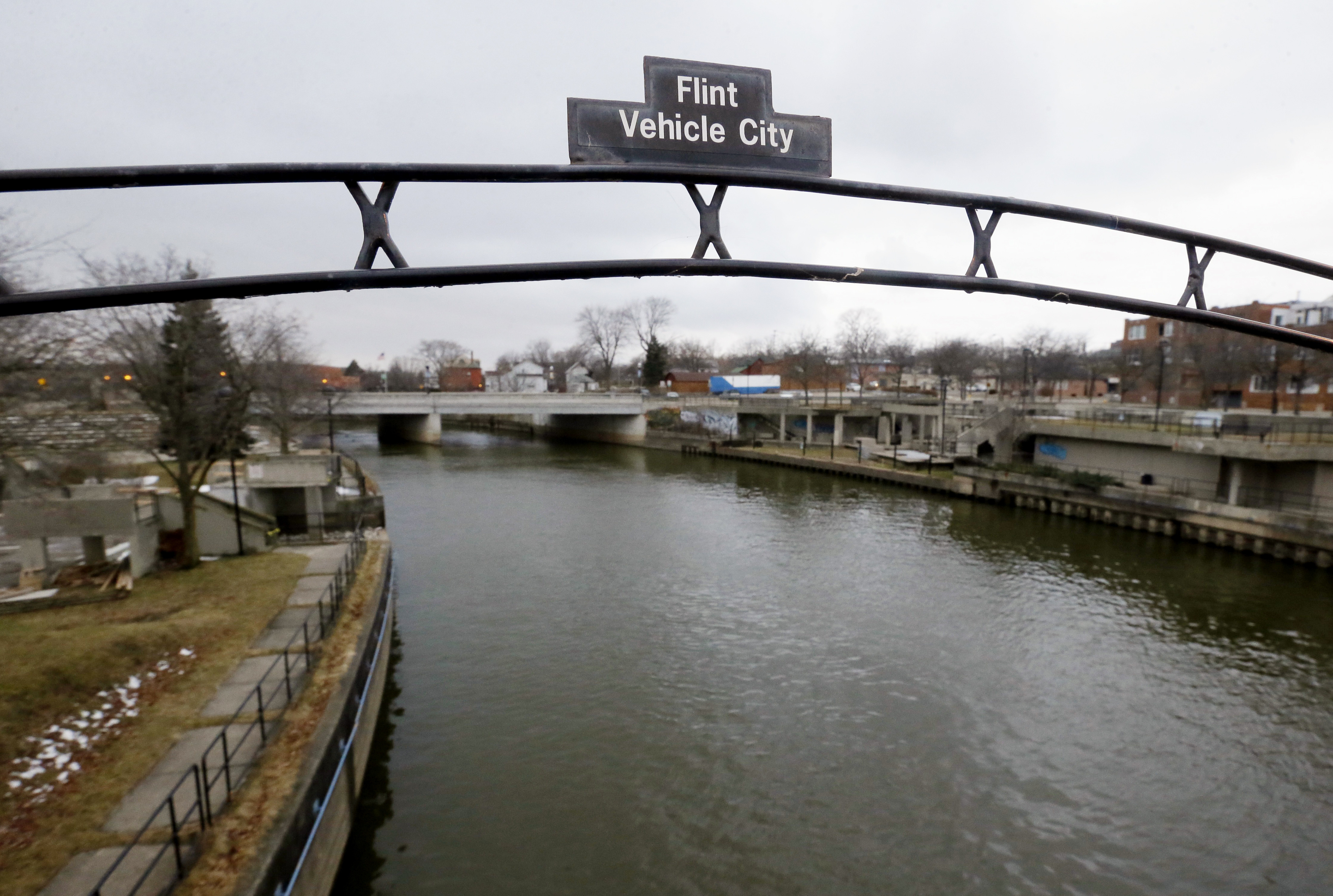 Federal state of emergency over lead-laced water ends in Flint