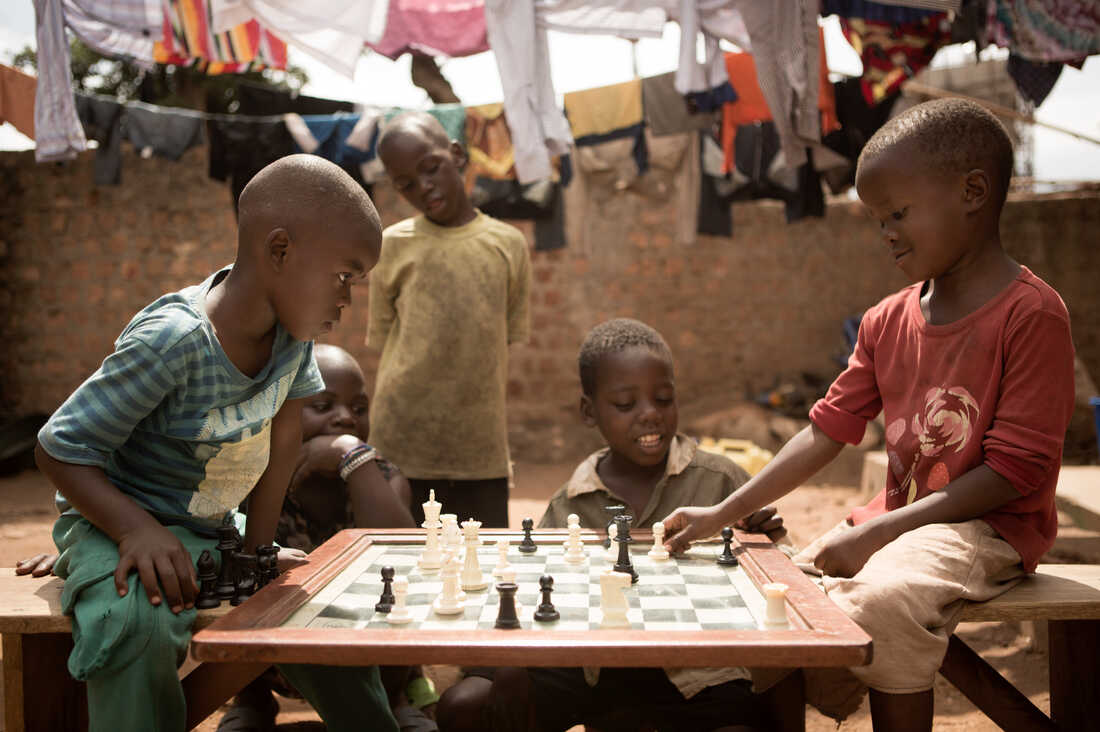 The Movie 'Queen Of Katwe' Isn't Just A Hollywood Story: How Chess Helps  Kids From The Slum Of Katwe : Goats and Soda : NPR