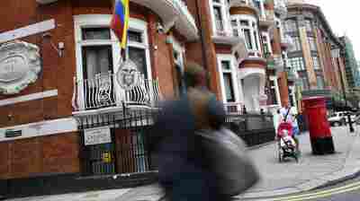 Ecuador Acknowledges It Restricted WikiLeaks Founder's Internet Connection