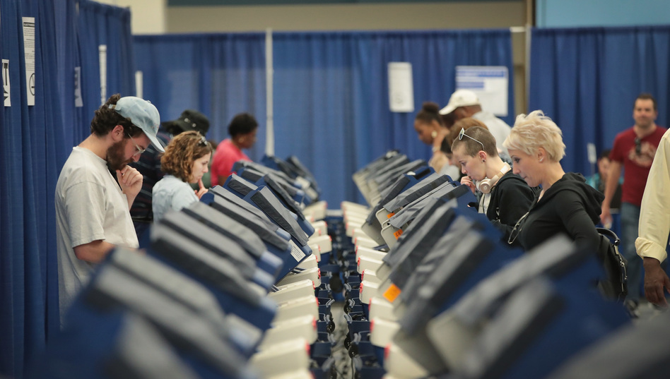 Chicago residents cast early ballots on Tuesday for the Nov. 8 election. (Scott Olson/Getty Images)