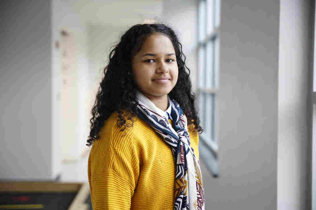 Lacey Thomas, 17.