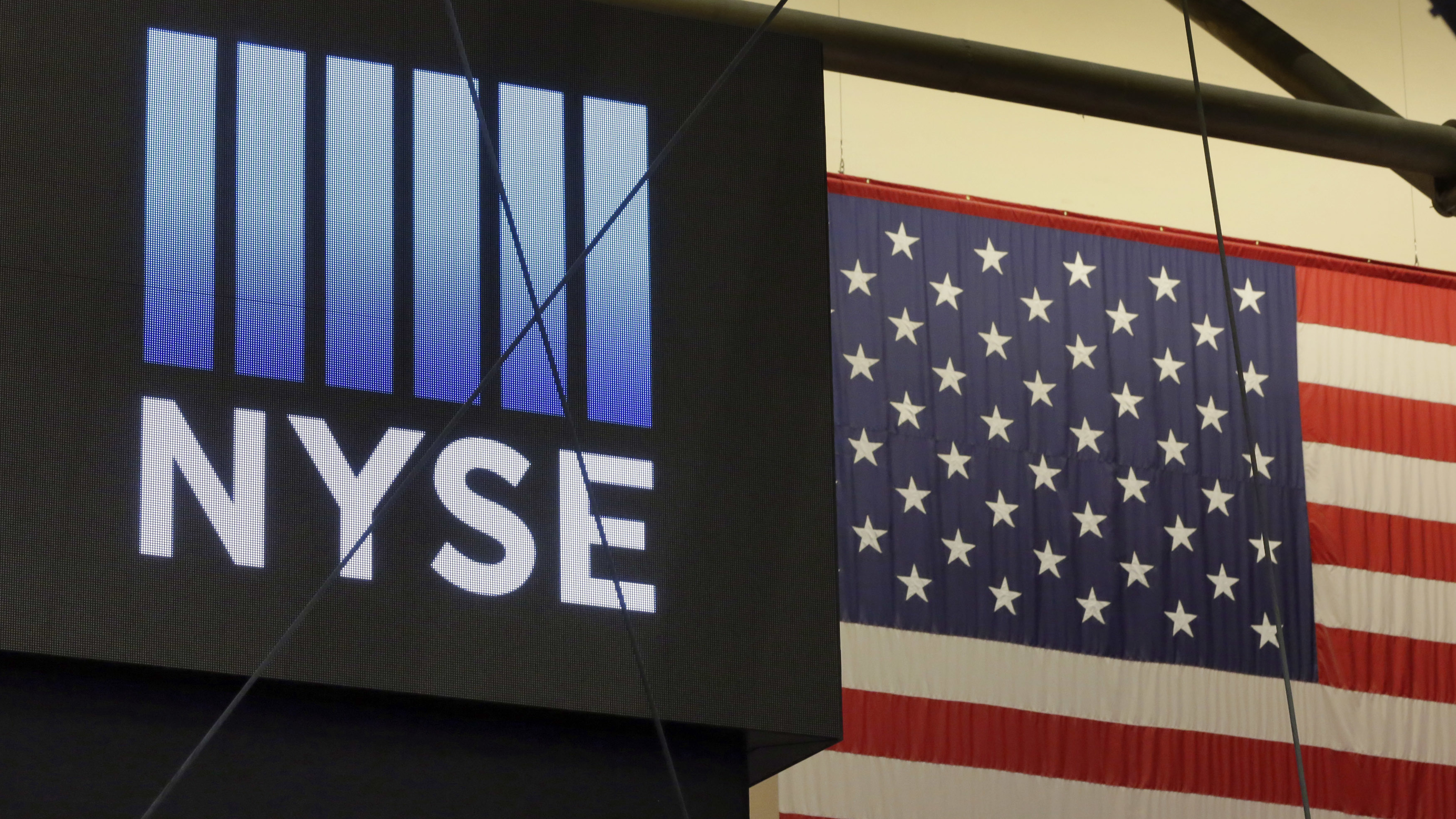 Dow hits all-time high as investors anticipate transition to Trump