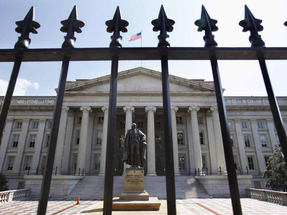 The Treasury secretary is among the many economy-related Cabinet posts Donald Trump must fill. (Jacquelyn Martin/AP)