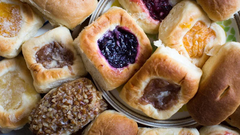 milkokolaches-4_wide-44e8ab222754c1850e3c40b5990f1367e6402e9c-s800-c85.webp