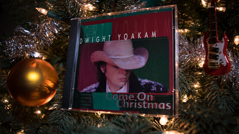 dwight yoakams cheerfully wry santa cant stay will make you cry come on christmas