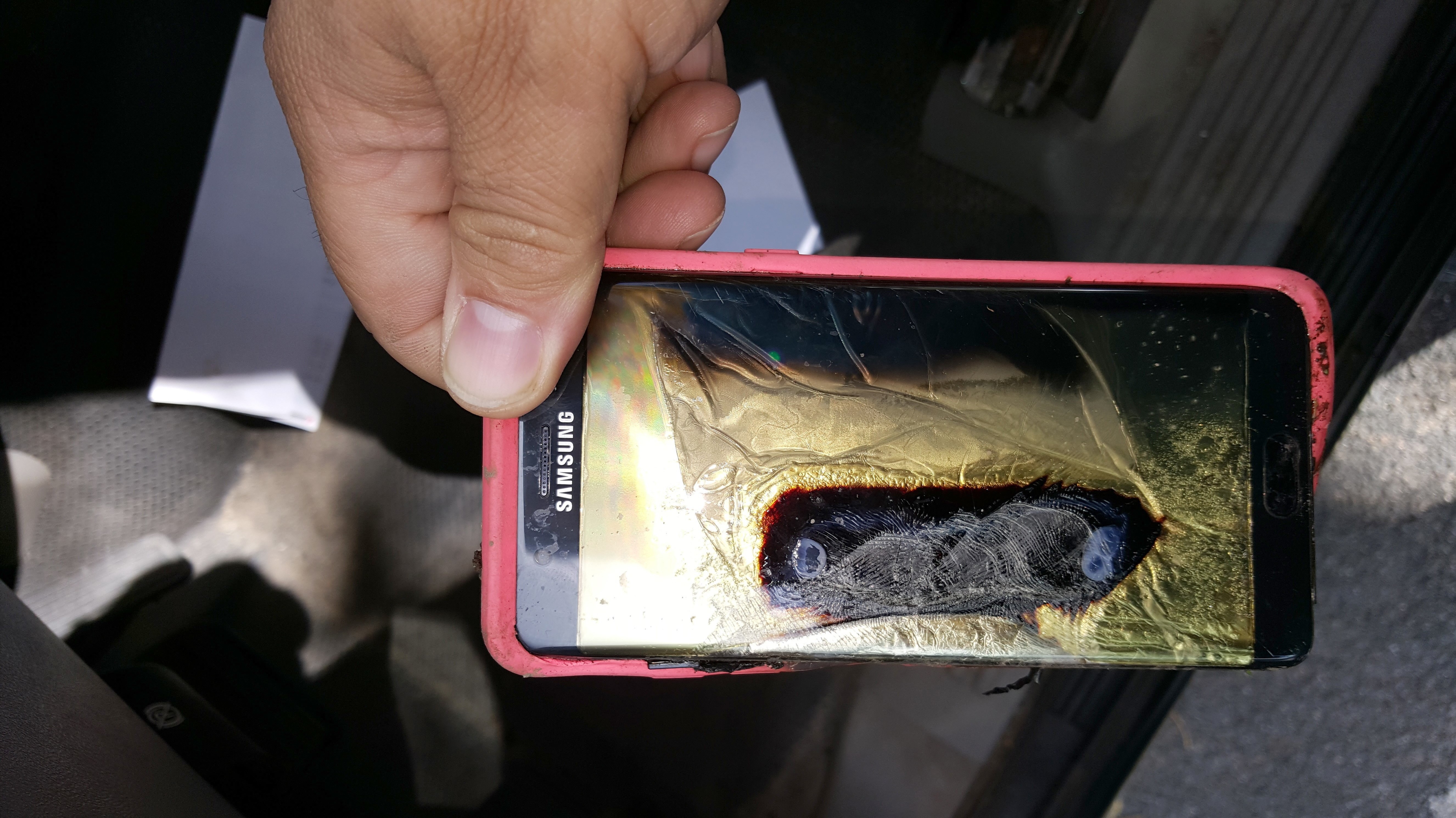 This replacement Samsung Galaxy Note 7 phone melted on Oct 7, says a phone consumer in Minnesota.