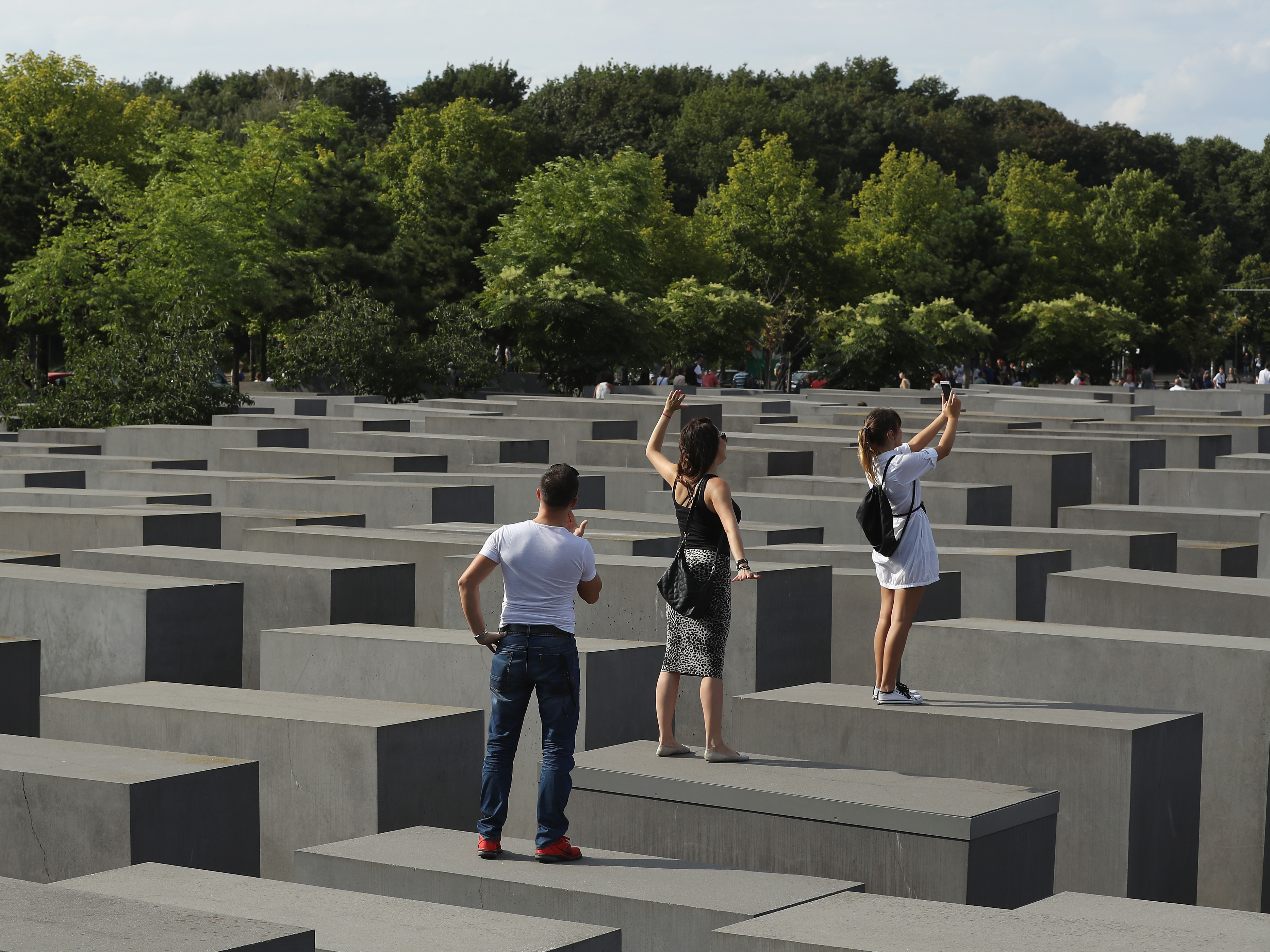 Satirist Takes Berlin Holocaust Memorial Selfie-Takers To Task