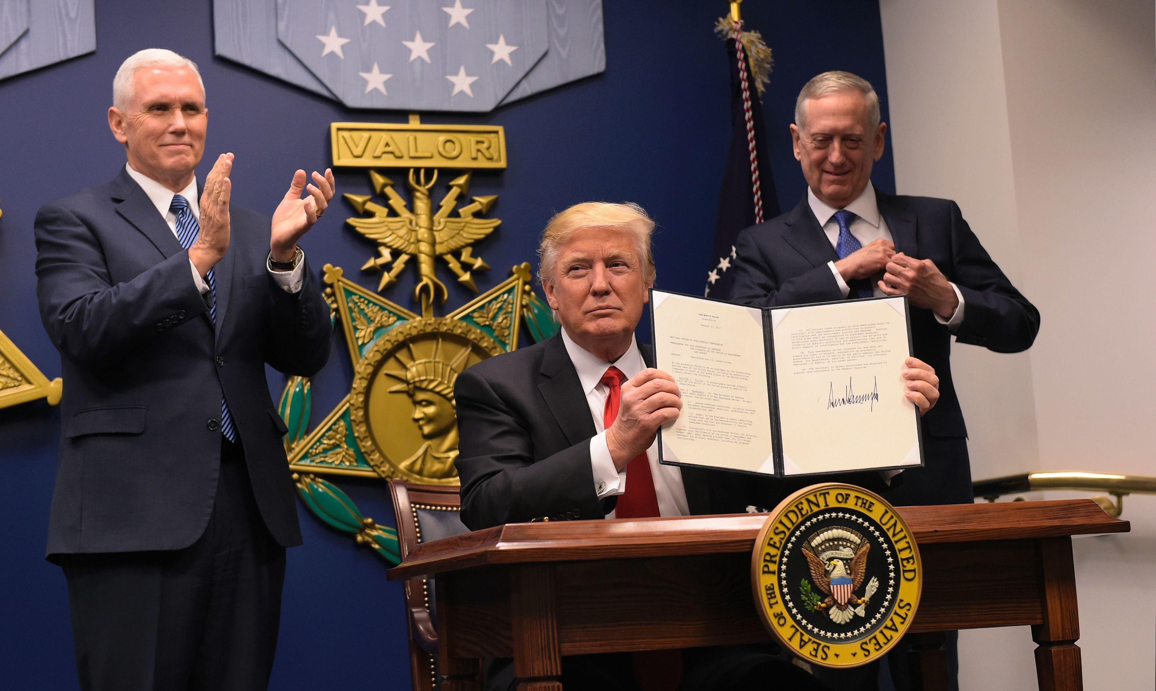 executive orders and memoranda by president