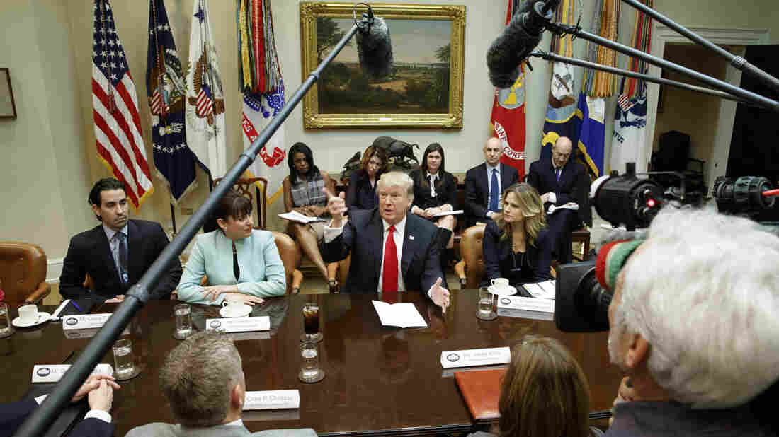 Senate Dems introduce bill to block Trump's refugee order
