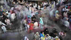 This Photographer Captures A Megacity's Vibe In A Single Photo