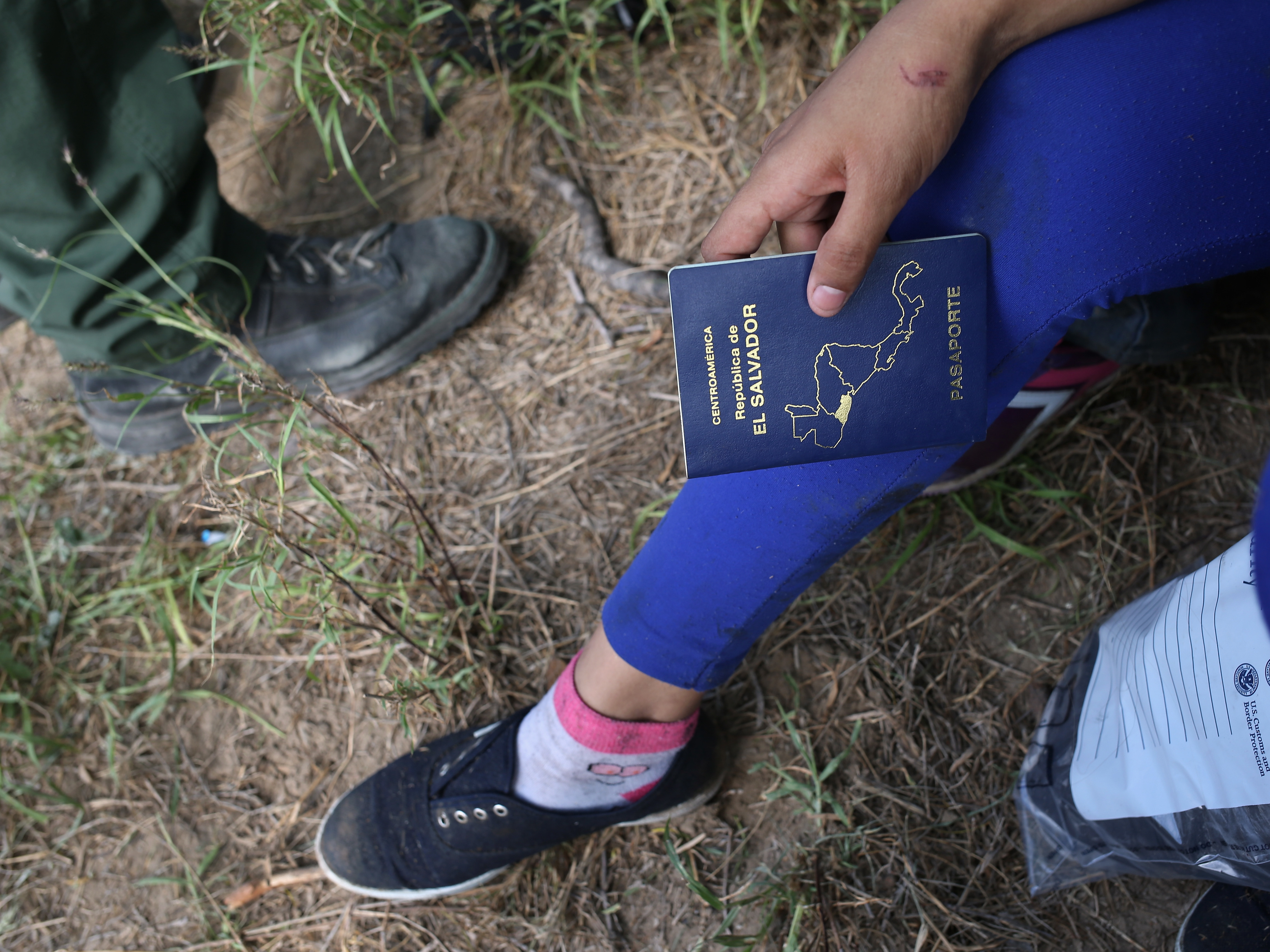 An El Salvadoran child is interviewed by a U.S. Border Patrol agent after crossing the Rio Grande from Mexico into the U.S. to seek asylum on Apr. 14, 2016, in Roma, Texas. (Getty Images)