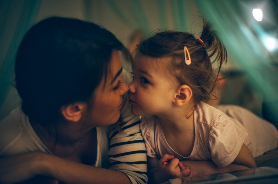 A new study suggests wrangling your kids to bed at the same time each night could help set them up for a healthier future. (AleksandarNakic/Getty Images)