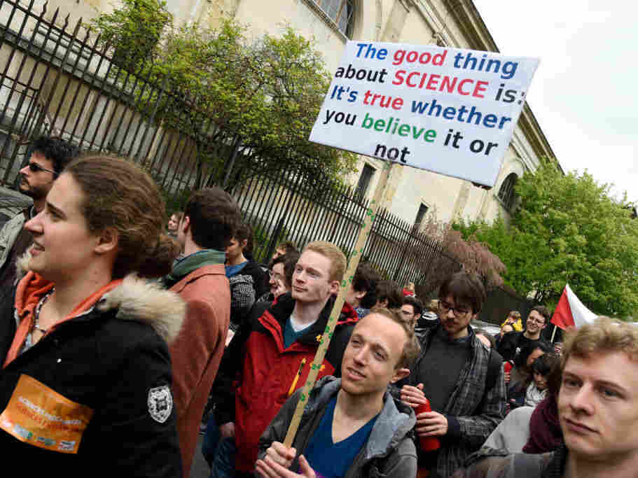 Thousands of Bay Area science fans march on Earth Day Thousands of Bay Area science fans march on Earth Day