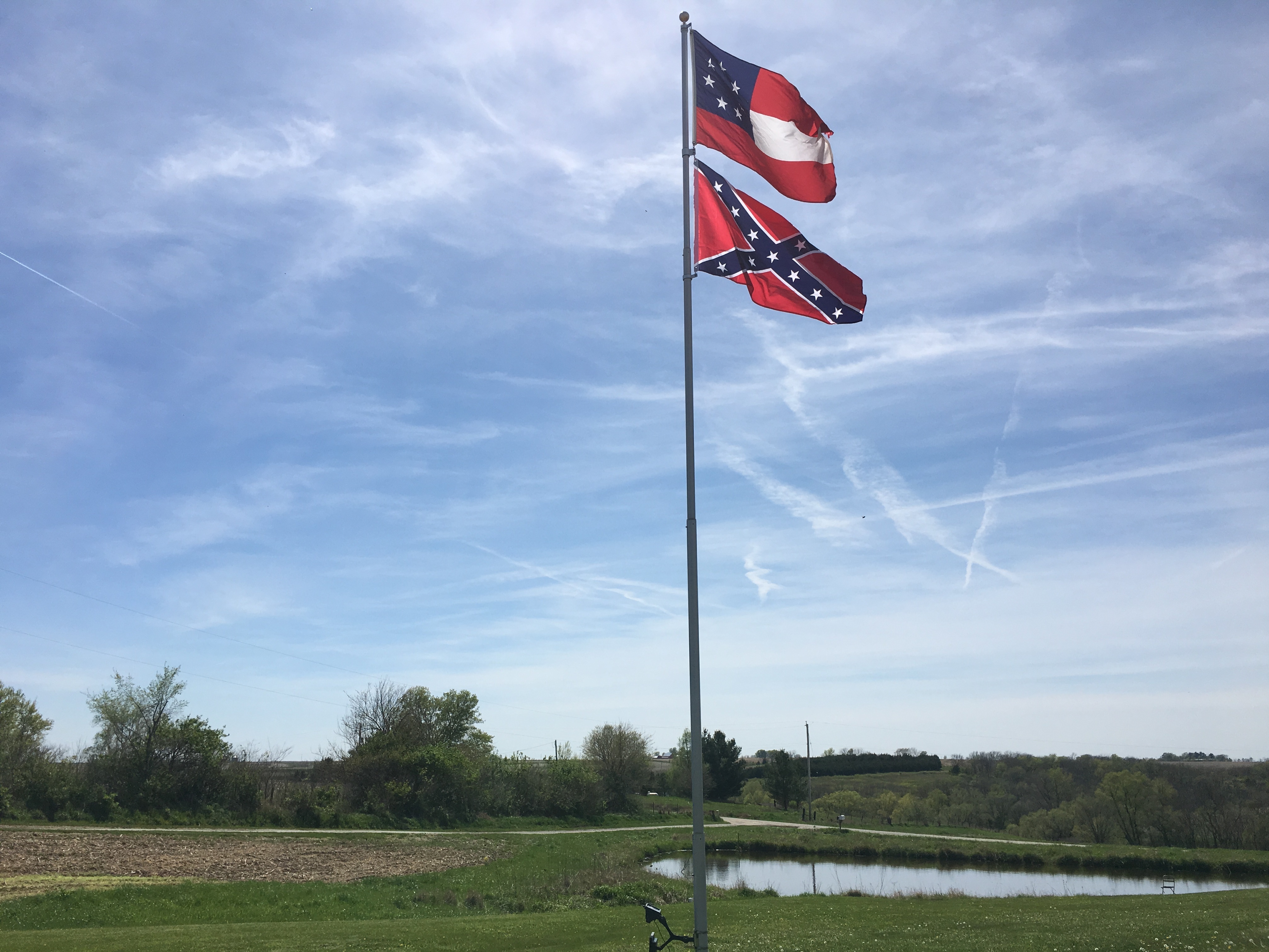 Feeling Kinship With The South, Northerners Let Their Confederate Flags Fly  : NPR, image size:4029x3022