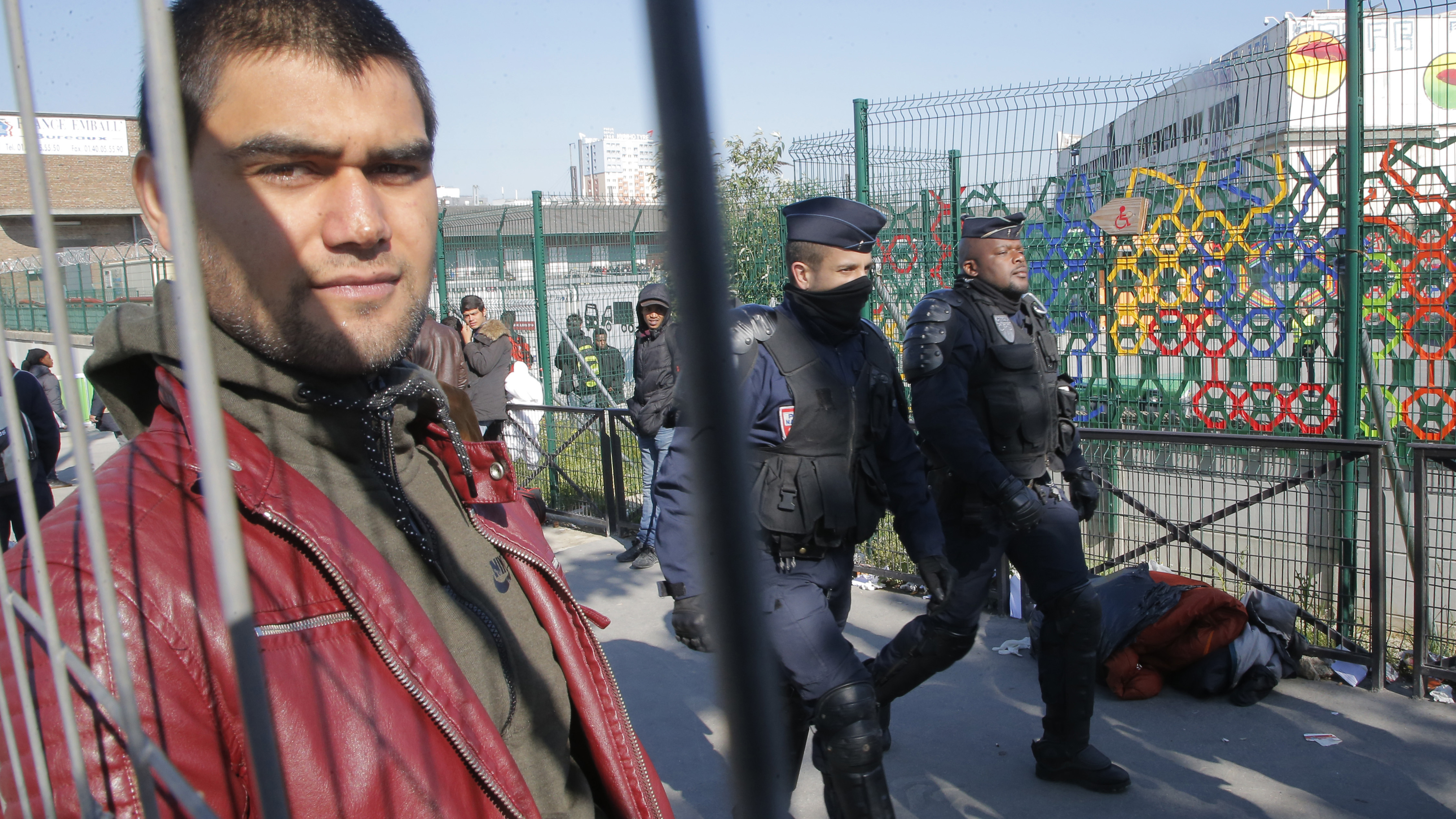 Police Evict Up To 1600 Migrants From Makeshift Camp In Paris - NPR